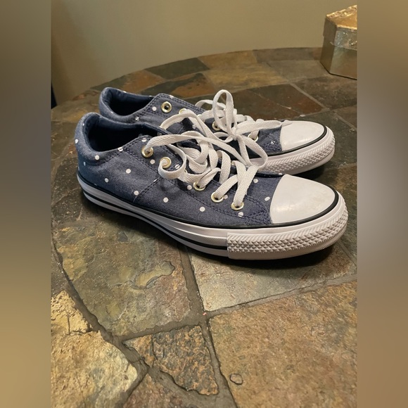🤩Converse Women’s size 8 denim shoes 🤩 - Picture 2 of 6